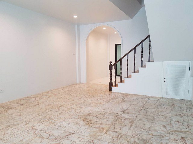 รหัสc3198-ให้เช่าและขายทาวน์เฮ้าส์-3ชั้น-ย่านเสนานิคม1-รัชดา32-เพิ่งรีโนเวทใหม่