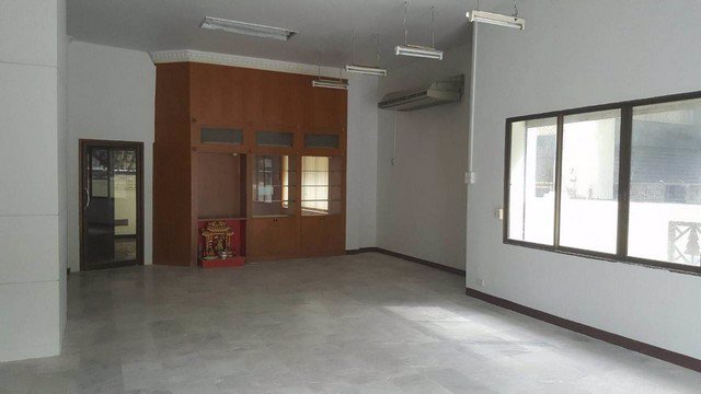 รหัสc3196-ให้เช่าบ้านเดี่ยว-4ชั้นลาดพร้าว-ทาวน์อินทาวน์-เหมาะทำโฮมออฟฟิศและพักอาศัย-จอดรถได้-7คัน