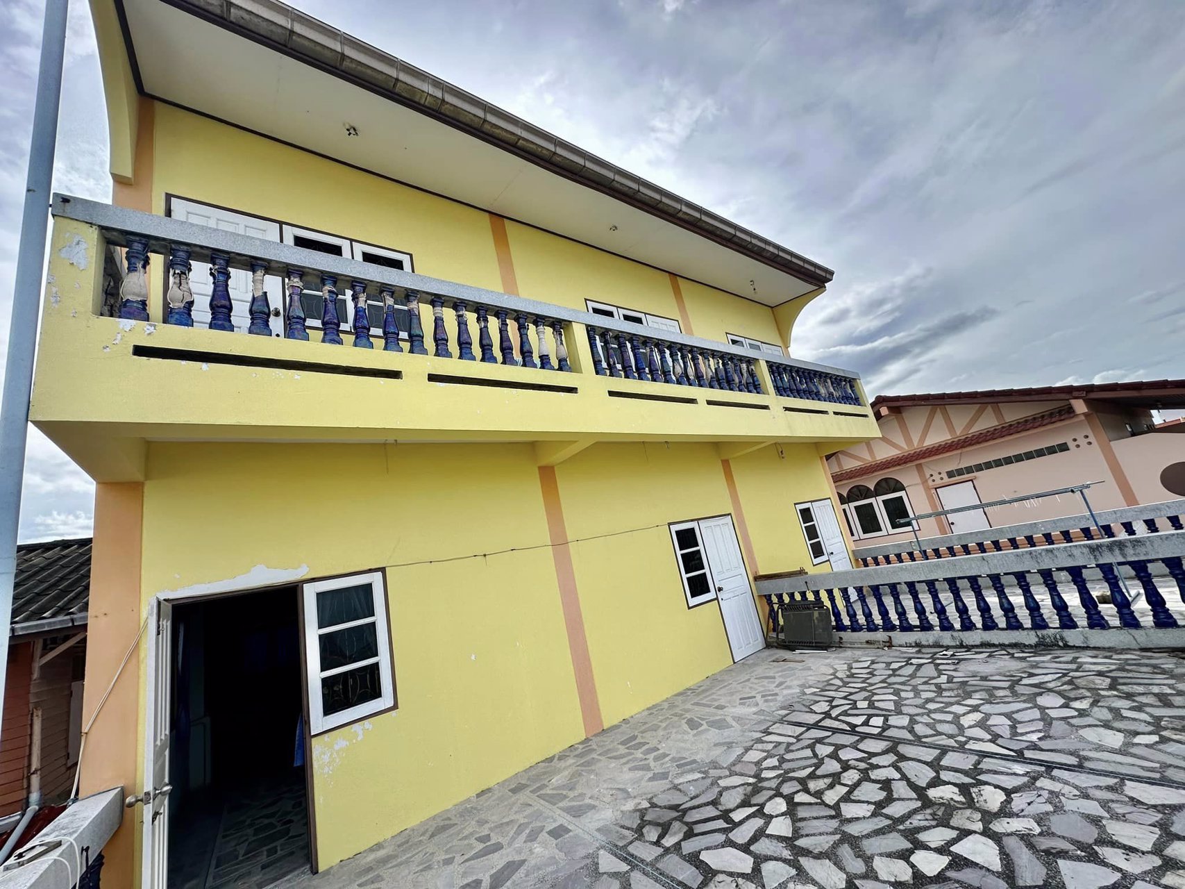 ขาย-ตึกแถว-3-ชั้น-3-คูหา-ทะเล-อ่าวประจวบ