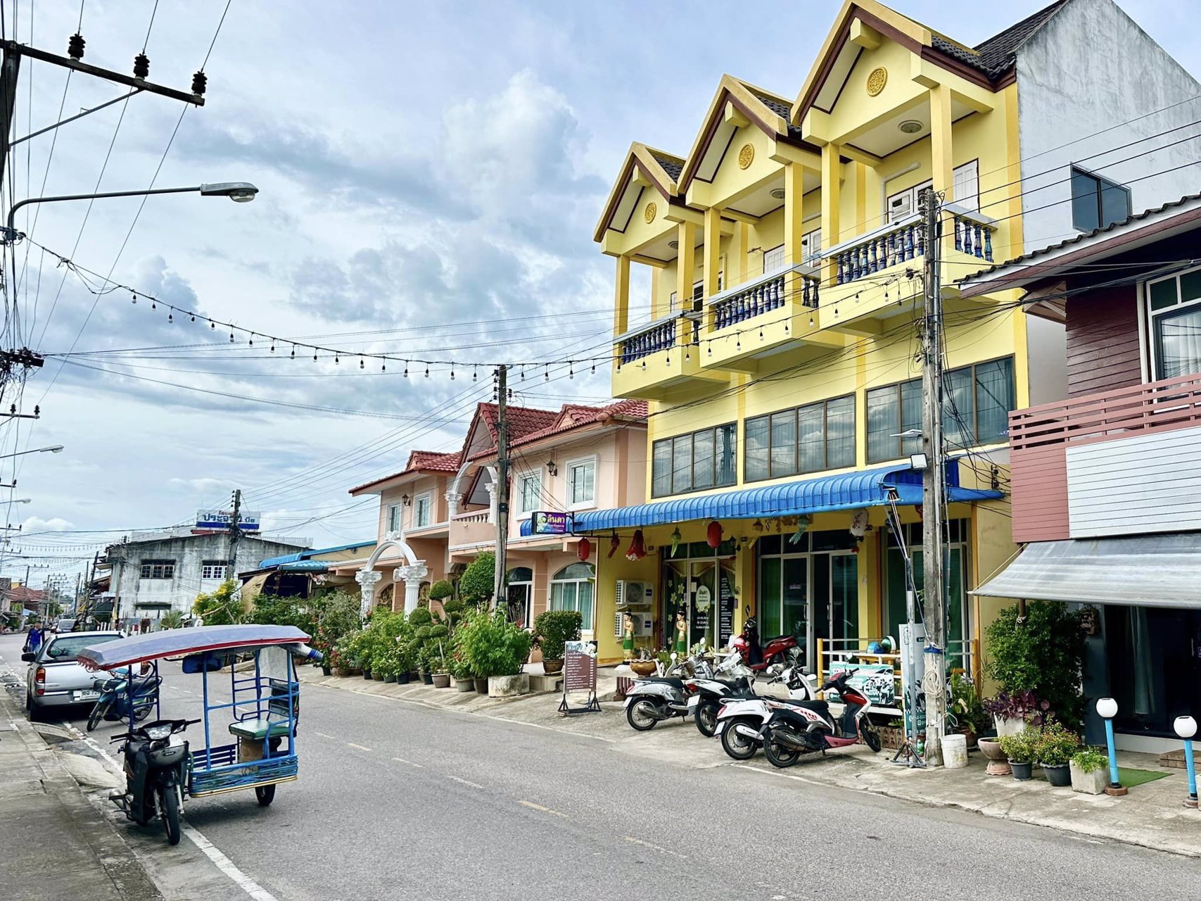 ขาย-ตึกแถว-3-ชั้น-3-คูหา-ทะเล-อ่าวประจวบ