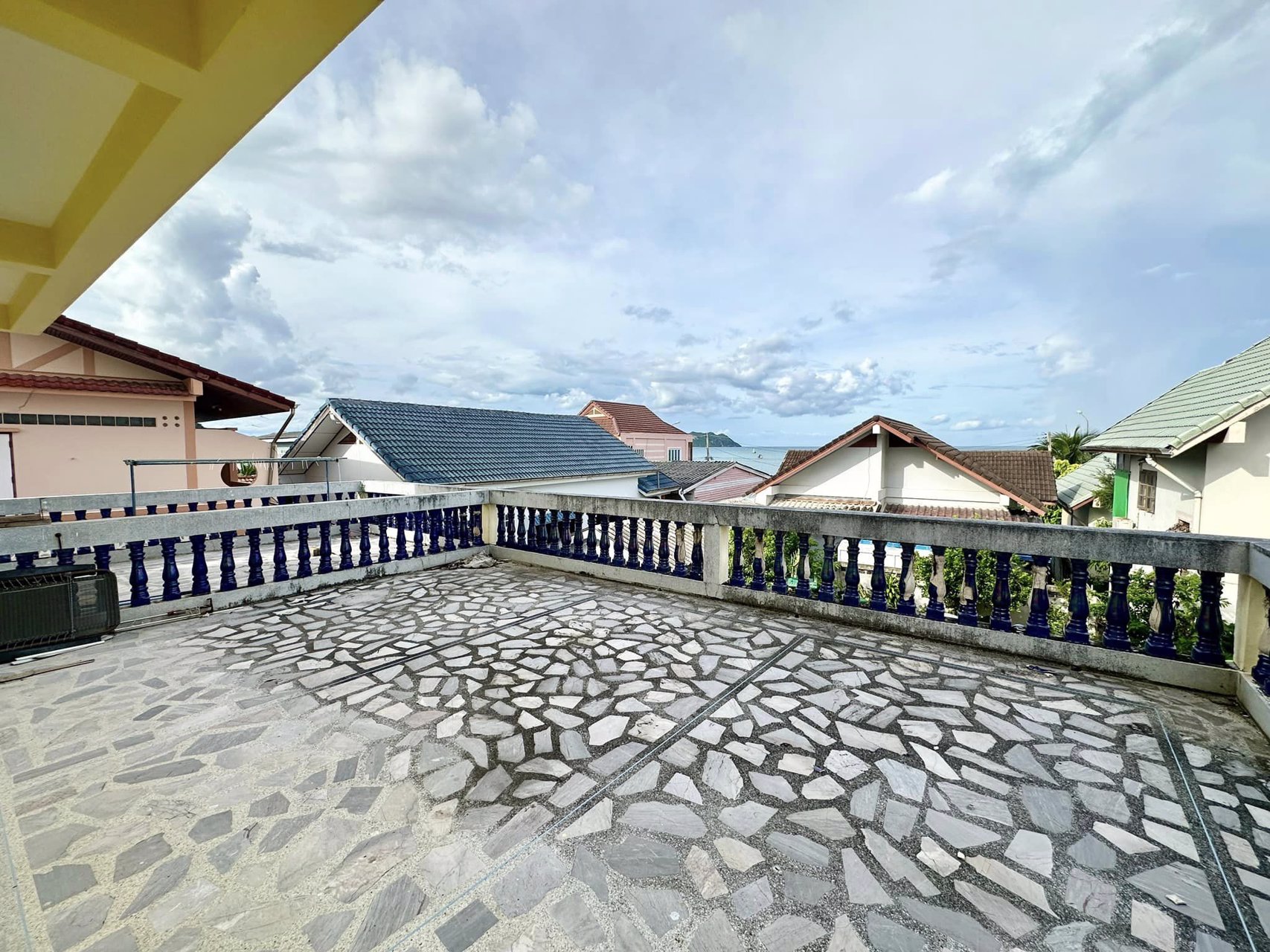 ขาย-ตึกแถว-3-ชั้น-3-คูหา-ทะเล-อ่าวประจวบ