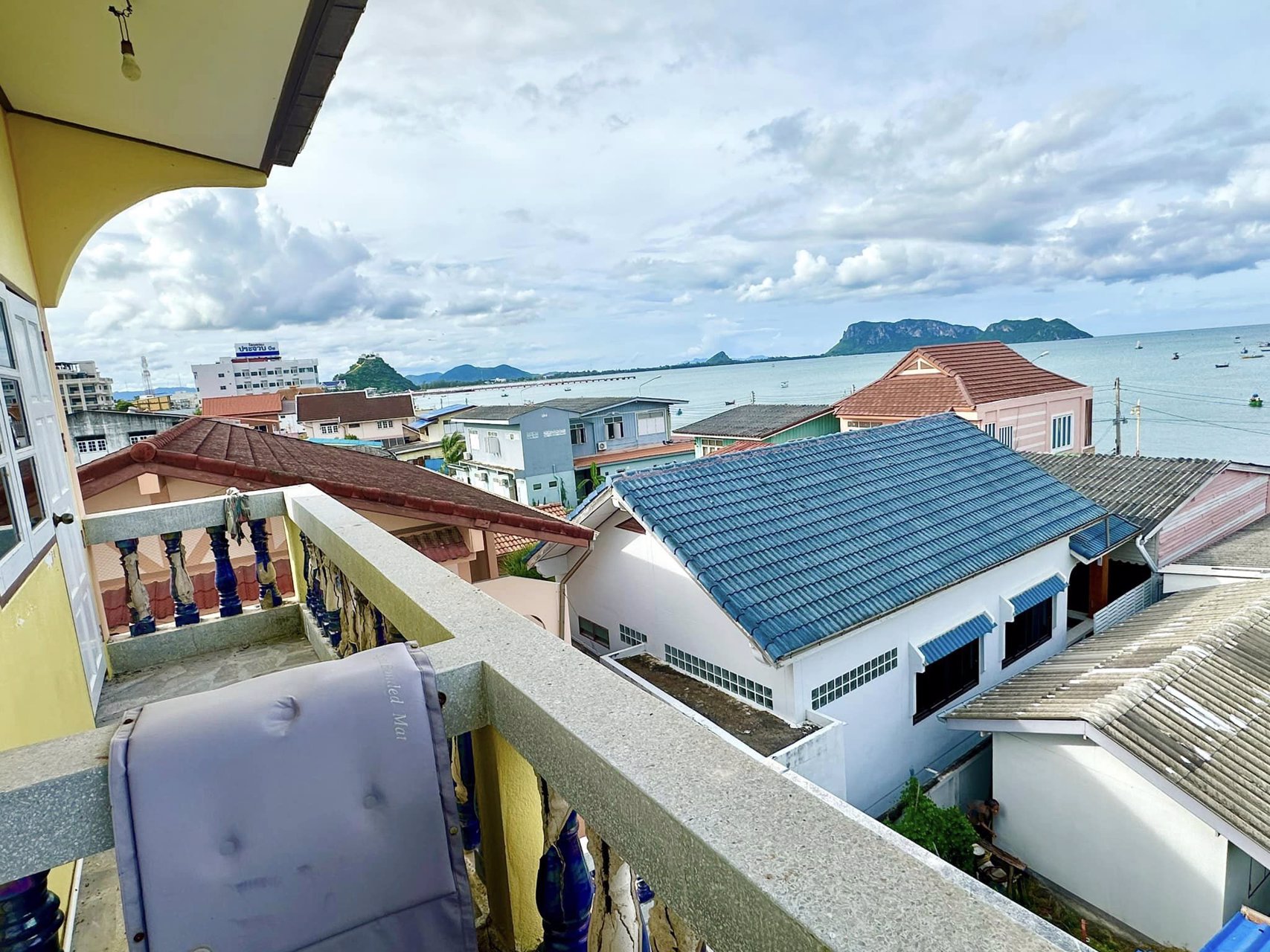 ขาย-ตึกแถว-3-ชั้น-3-คูหา-ทะเล-อ่าวประจวบ