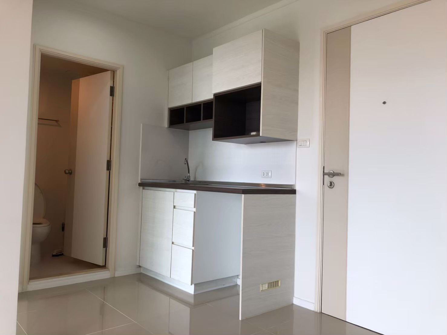 ขายห้องเปล่า-ห้องใหม่-28-ตรม-ชั้น11-คอนโด-ลุมพินี-ปาร์ค-บีช-จอมเทียน