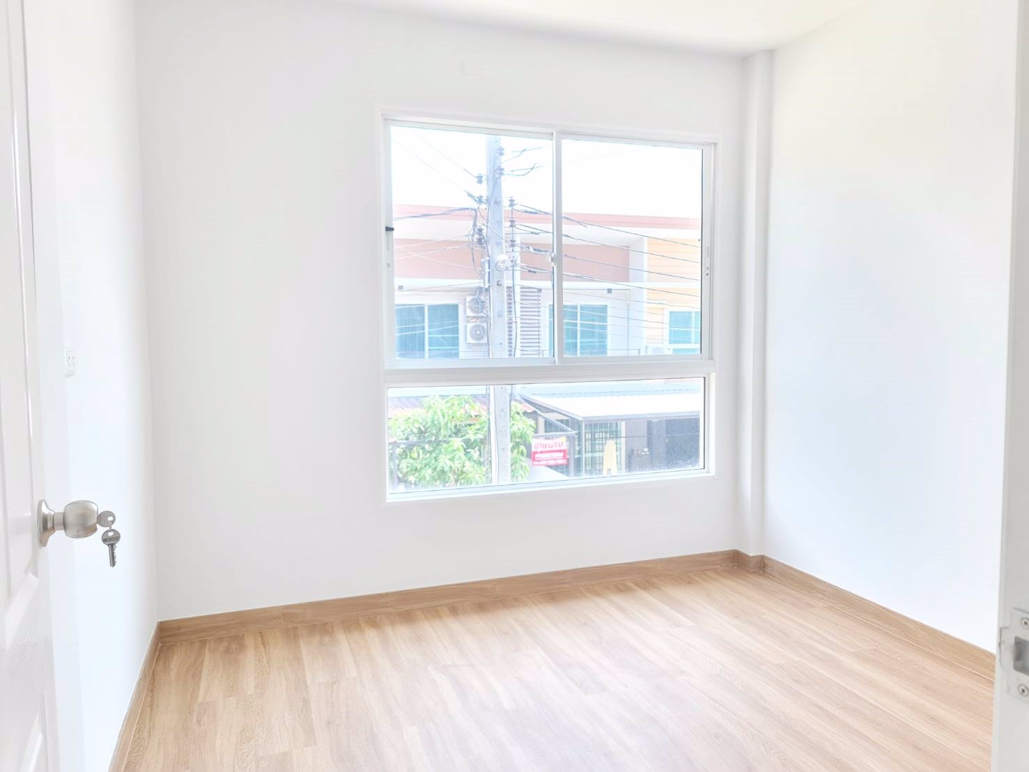 ทาวน์โฮม-หลุดดาวน์-ราชพฤกษ์-รัตนาธิเบศร์-นนทบุรี-หน้ากว้าง-7-เมตร-ที่จอดรถ-2-คัน