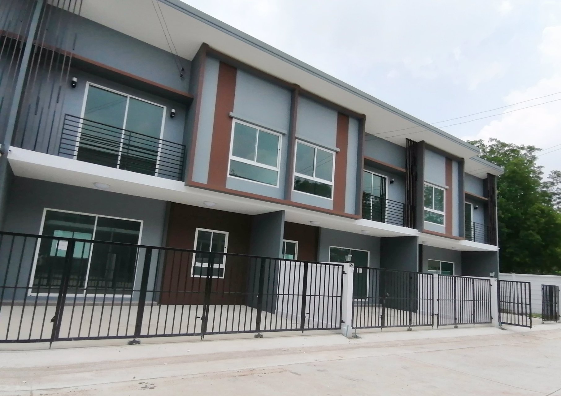 ทาวน์โฮม-หลุดดาวน์-ราชพฤกษ์-รัตนาธิเบศร์-นนทบุรี-หน้ากว้าง-7-เมตร-ที่จอดรถ-2-คัน