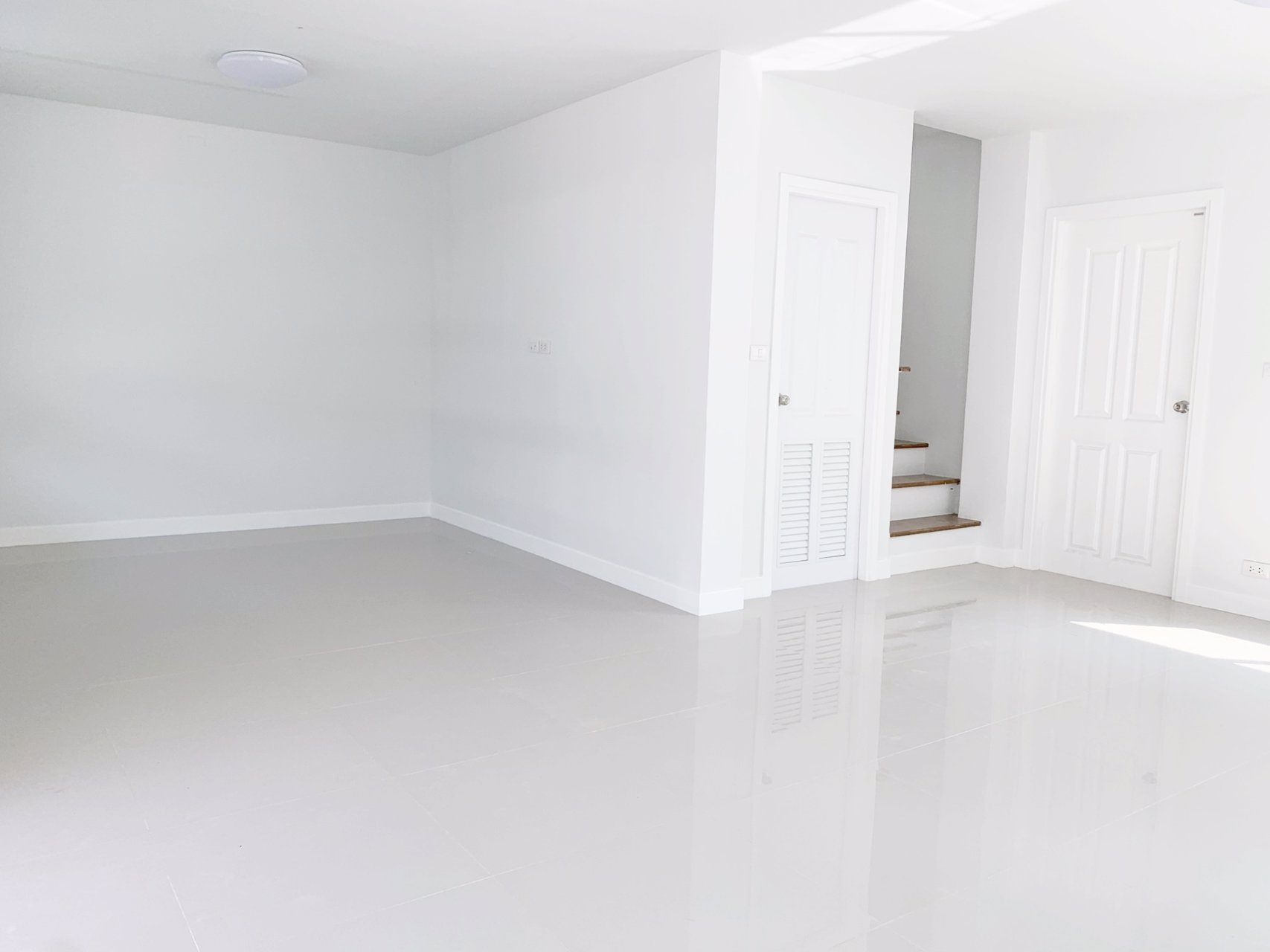 ทาวน์โฮม-หลังมุม-หลุดดาวน์-ราชพฤกษ์-นนทบุรี-หน้ากว้าง-7-เมตร-ทิศเหนือ-ที่จอดรถ-2-คัน