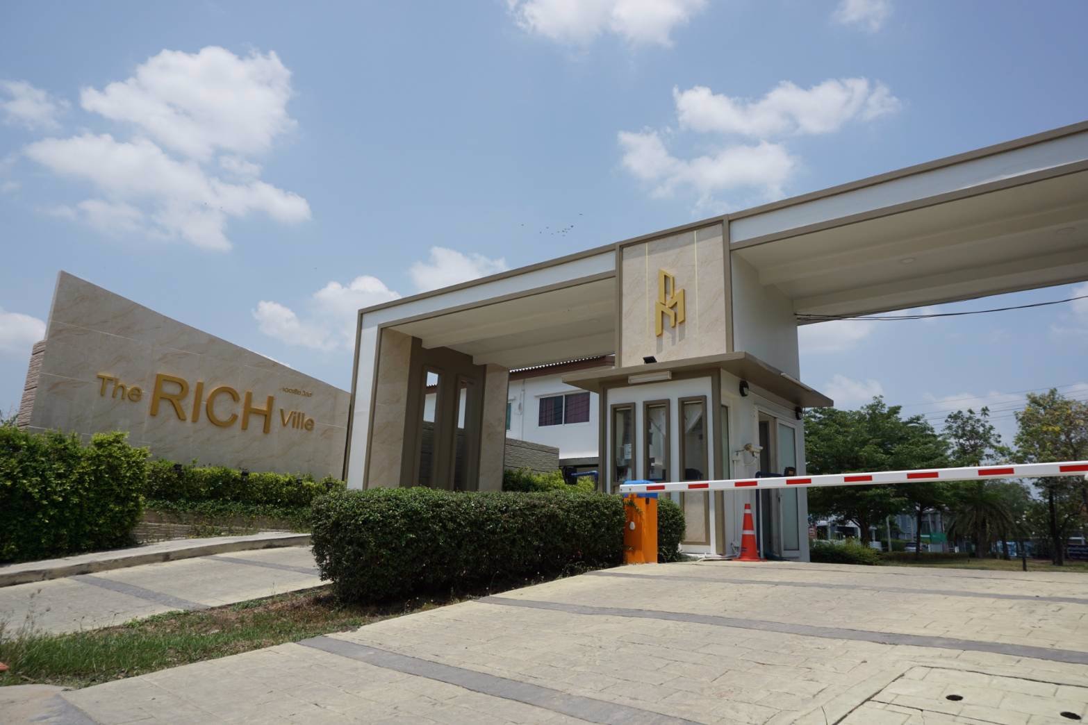 ทาวน์โฮม-หลังมุม-หลุดดาวน์-ราชพฤกษ์-นนทบุรี-หน้ากว้าง-7-เมตร-ทิศเหนือ-ที่จอดรถ-2-คัน