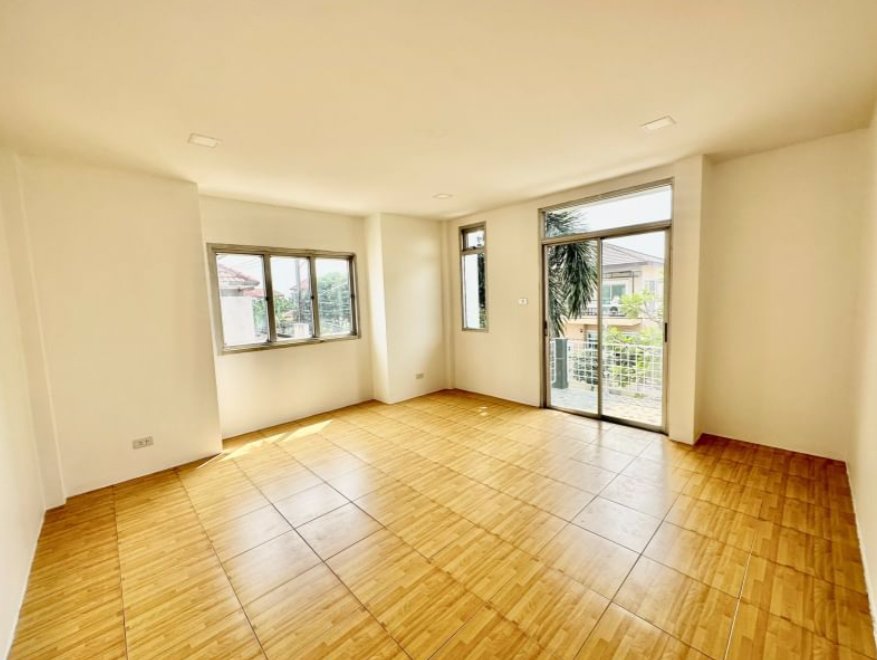 ขายด่วน-หมู่บ้าน-ครีเอทีฟ-ลิฟวิ่ง-คลอง3-รีโนเวท-