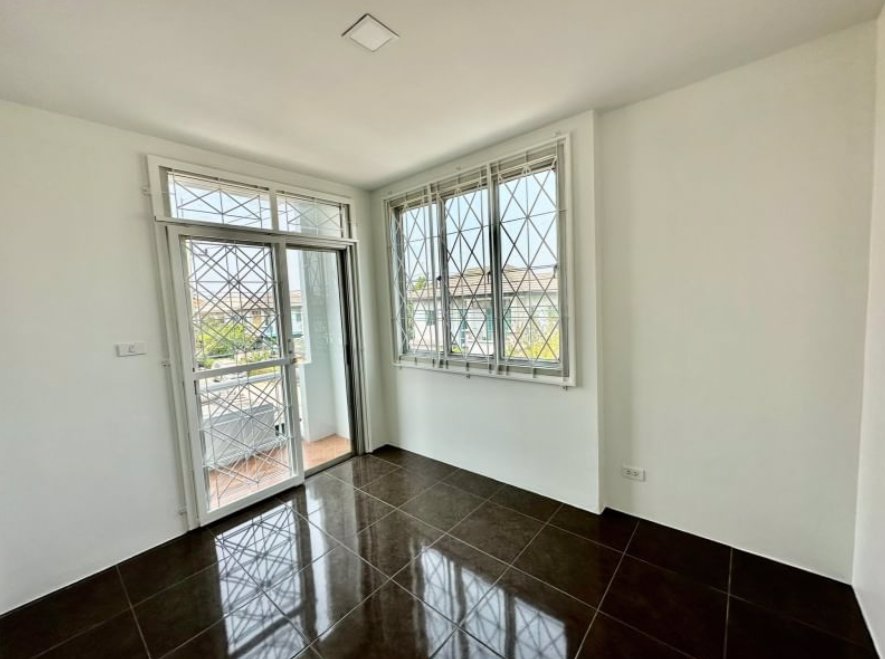 ขายด่วน-หมู่บ้าน-ครีเอทีฟ-ลิฟวิ่ง-คลอง3-รีโนเวท-