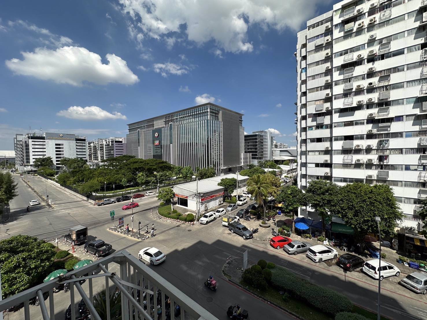 ขายคอนโดเมืองทองธานี-ป๊อปปูล่า-คอนโดมีเนียม-อาคาร-c2-ชั้น-6