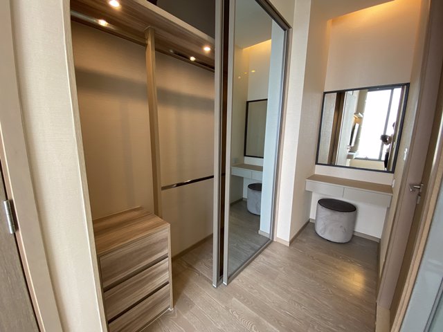 ห้องเช่า-the-esse-asoke-เฟอร์นิเจอร์ครบชั้น42มีอ่างอาบน้ำ-420a01-