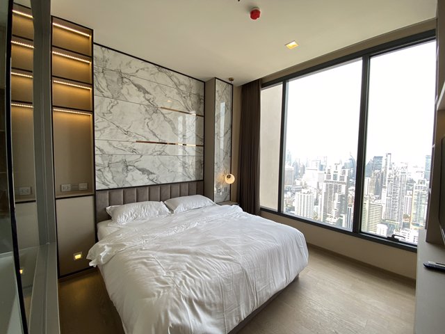 ห้องเช่า-the-esse-asoke-เฟอร์นิเจอร์ครบชั้น42มีอ่างอาบน้ำ-420a01-