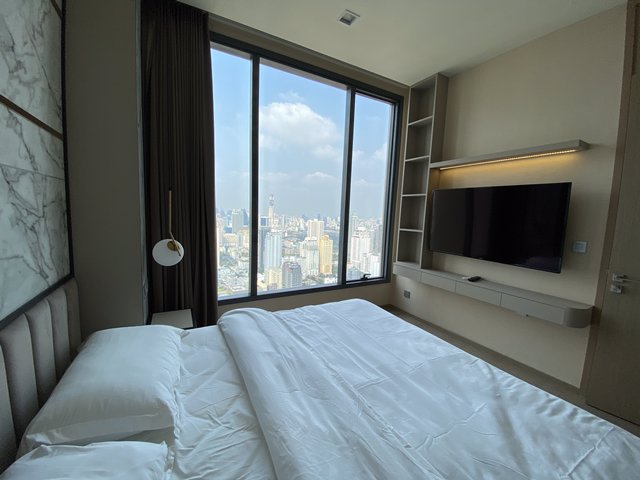 ห้องเช่า-the-esse-asoke-เฟอร์นิเจอร์ครบชั้น42มีอ่างอาบน้ำ-420a01-