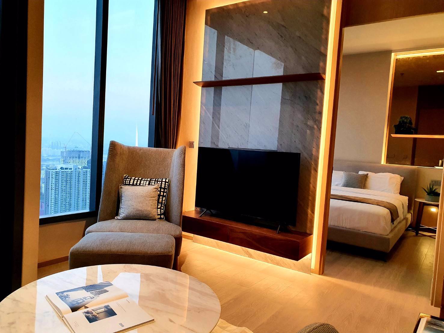 เช่า-the-esse-asoke-full-furniture49-floor-have-bathtub-พร้อมย้ายเข้าอยู่-
