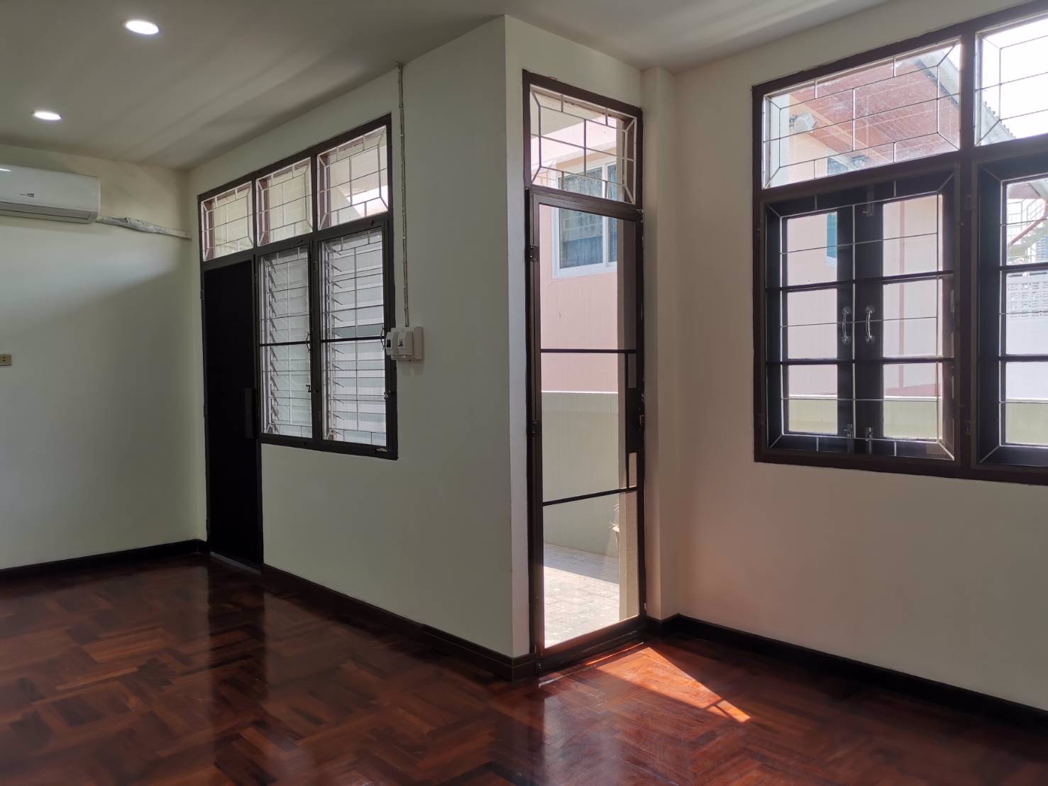 ทาวโฮม-โฮมออฟฟิส-เรโนเวทใหม่-เจริญนคร-40-3-ห้องนอน-35ชั้น