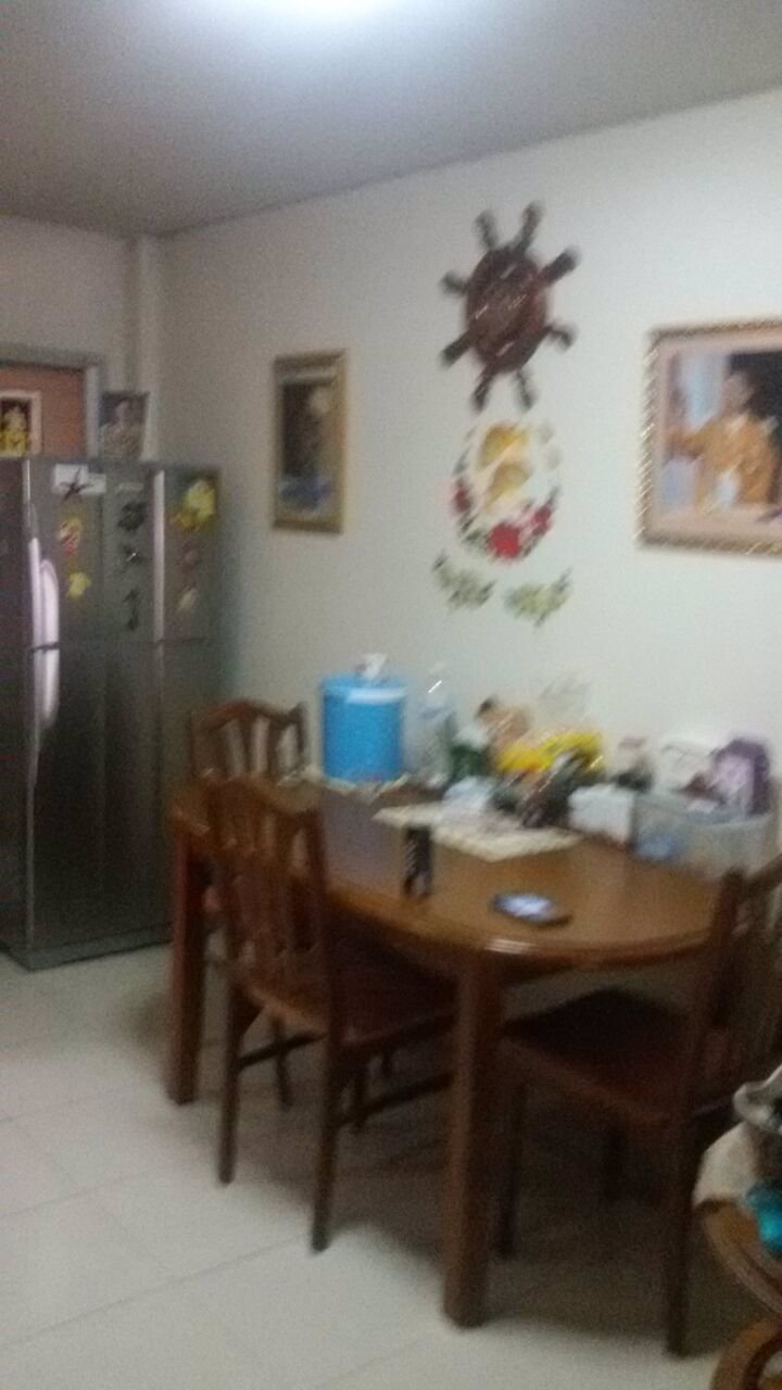 ให้เข่าทาวน์เฮาส์พร้อมเฟอร์นิเจอร์