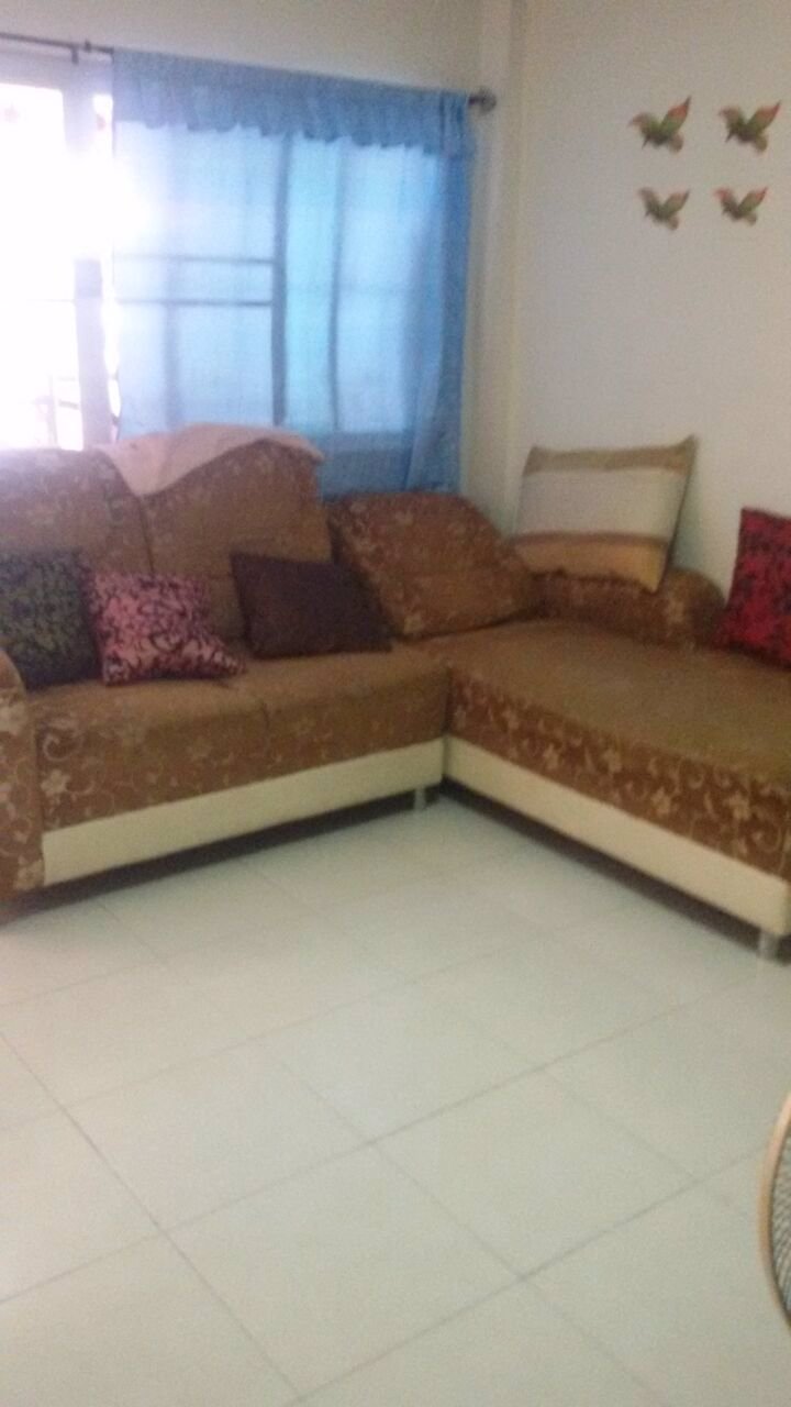 ให้เข่าทาวน์เฮาส์พร้อมเฟอร์นิเจอร์