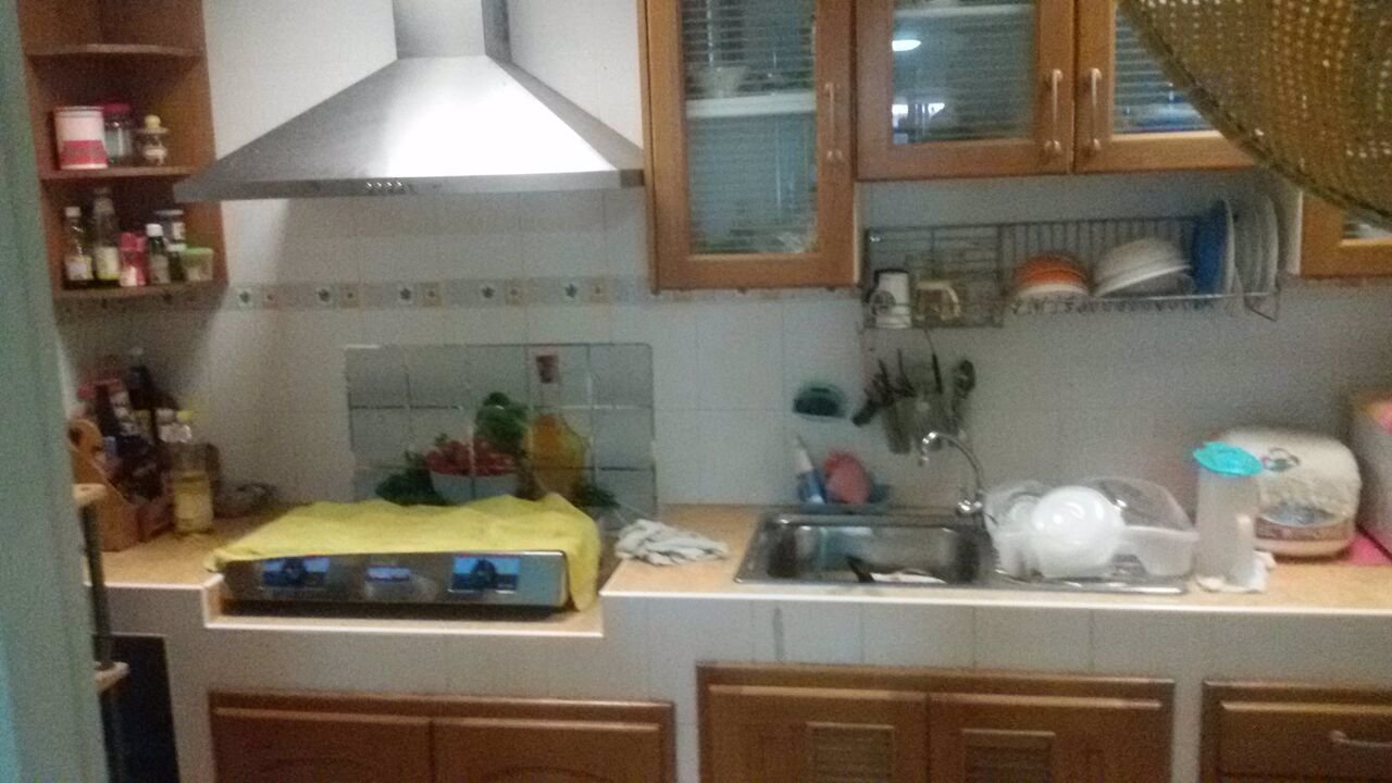 ให้เข่าทาวน์เฮาส์พร้อมเฟอร์นิเจอร์