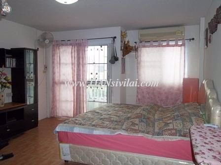 ให้เข่าทาวน์เฮาส์พร้อมเฟอร์นิเจอร์