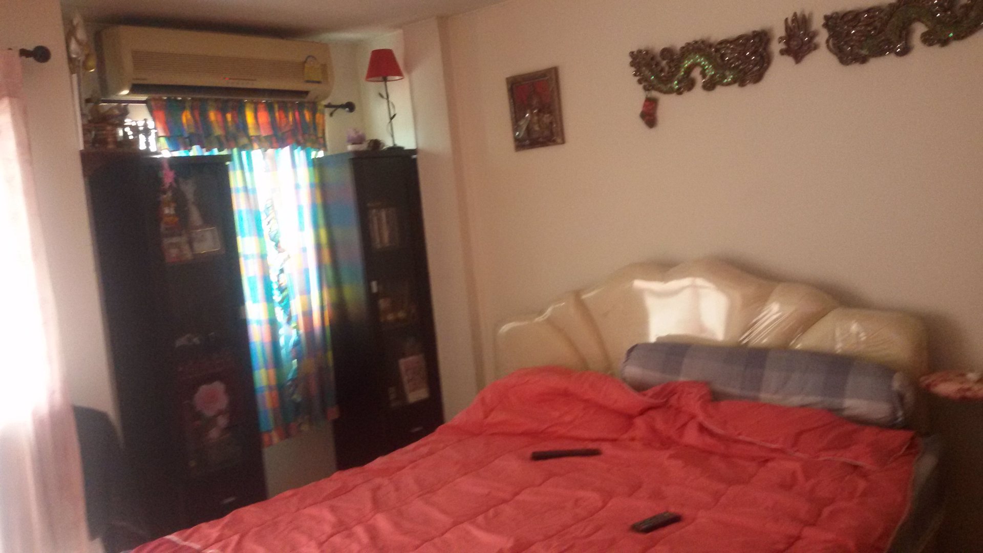 ให้เข่าทาวน์เฮาส์พร้อมเฟอร์นิเจอร์