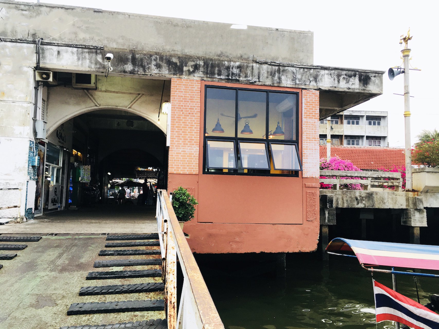 ให้เช่า-ห้องว่าง-เหมาะสำหรับค้าขาย-บริเวณ-ท่าน้ำ-พระประแดง-ติดริมแม่น้ำเจ้าพระยา