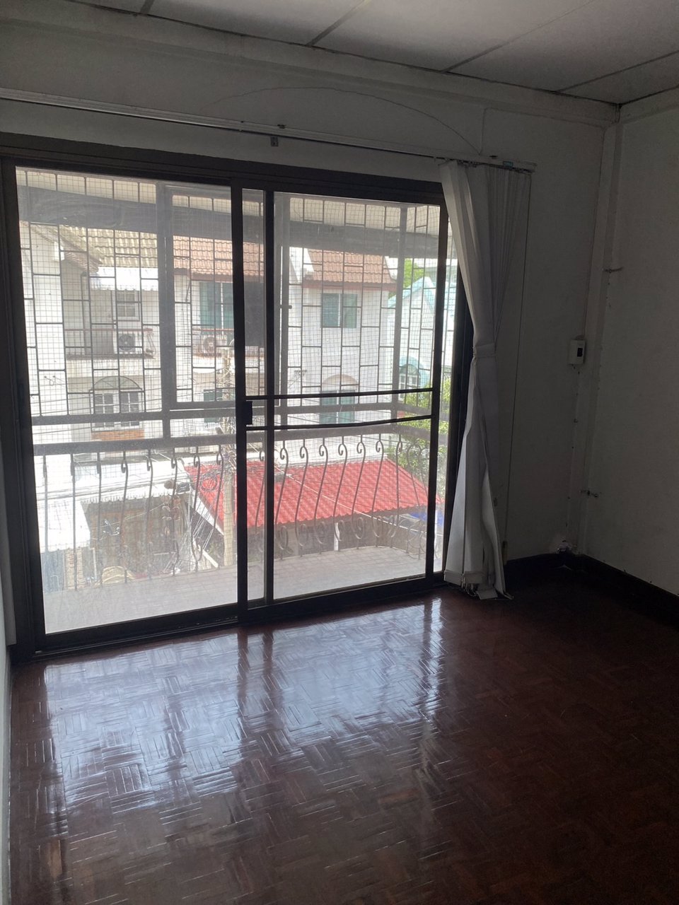 ขายทาวเฮ้าส์-หมู่บ้านนครหลวงวิลเลจ