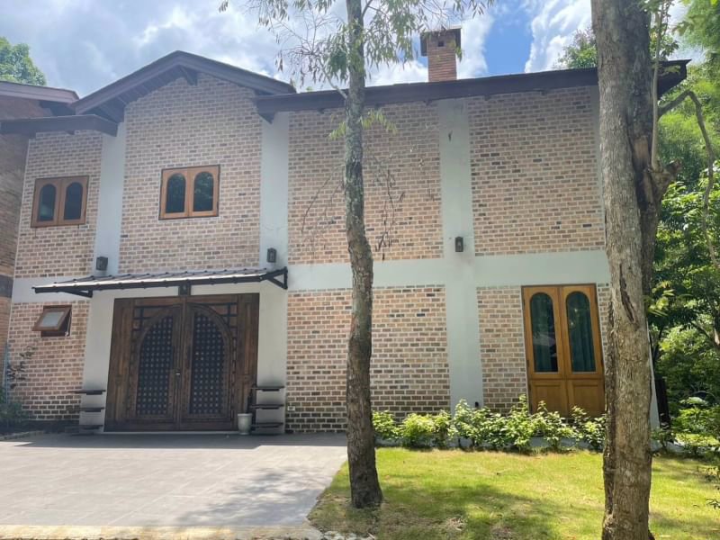 ขายบ้านพักตากอากาศ-สำหรับผู้ที่รักอยู่กับธรรมชาติบนหุบเขาล้อมรอบ-เป็นวิลล่าสไตล์อังกฤษ