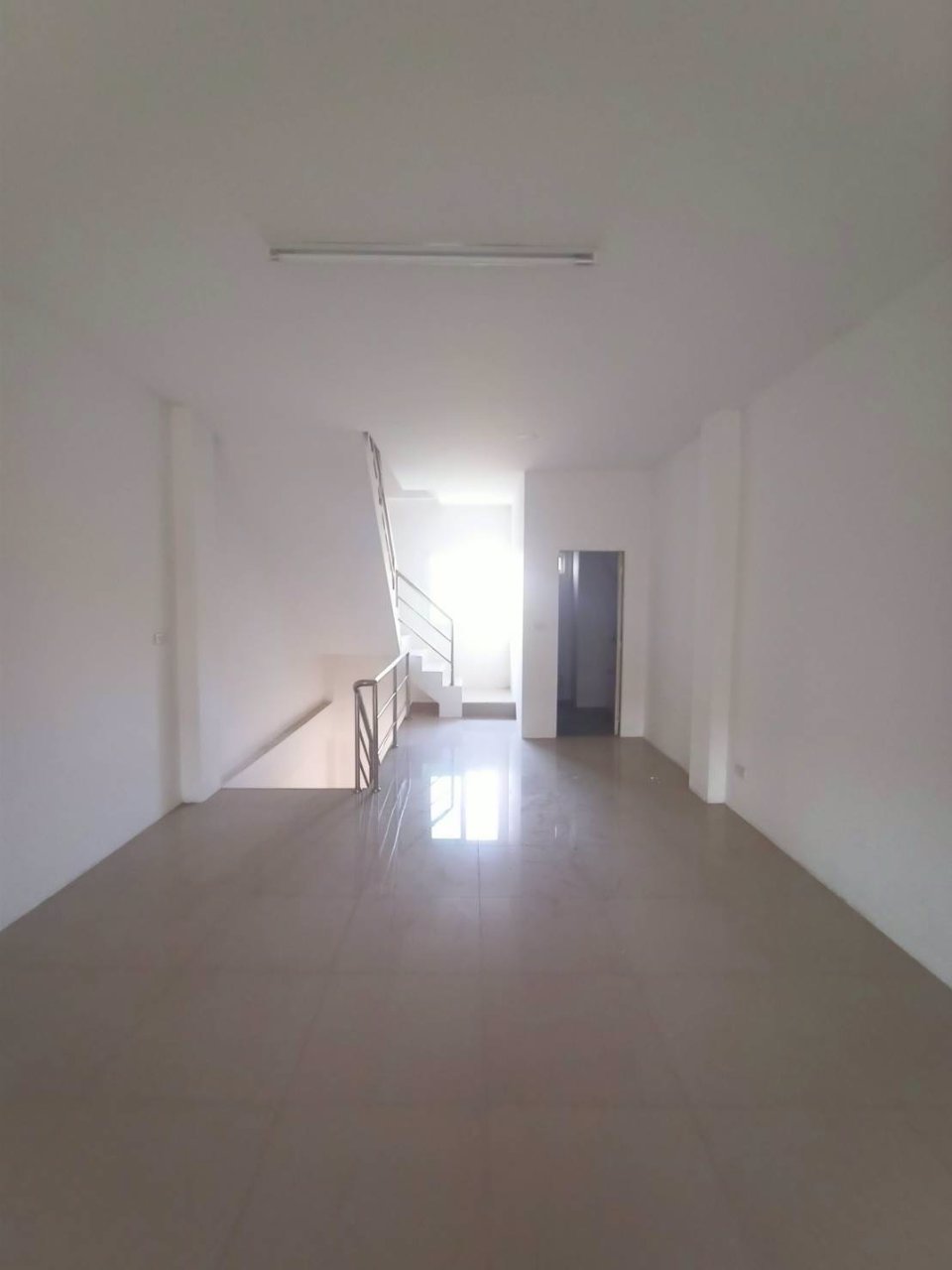 ขาย-หรือ-ให้เช่า-อาคารพาณิชย์-ติดถนนพระราม2-กม37-ตึกสร้างใหม่-สมุทรสาคร