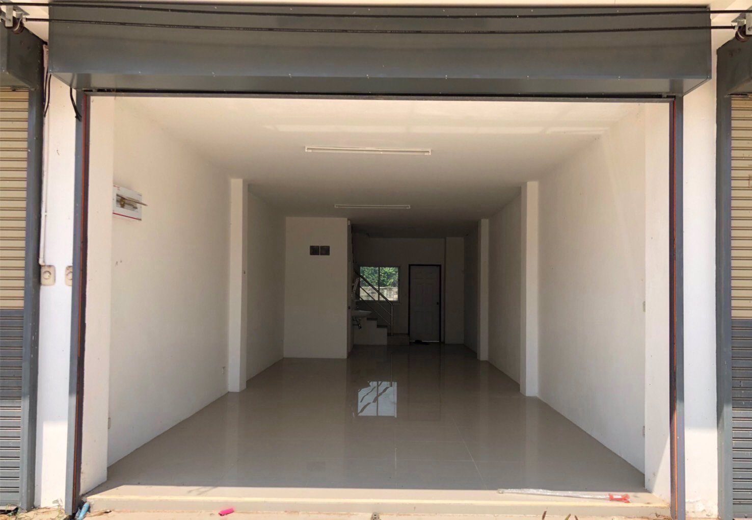 ขาย-หรือ-ให้เช่า-อาคารพาณิชย์-ติดถนนพระราม2-กม37-ตึกสร้างใหม่-สมุทรสาคร