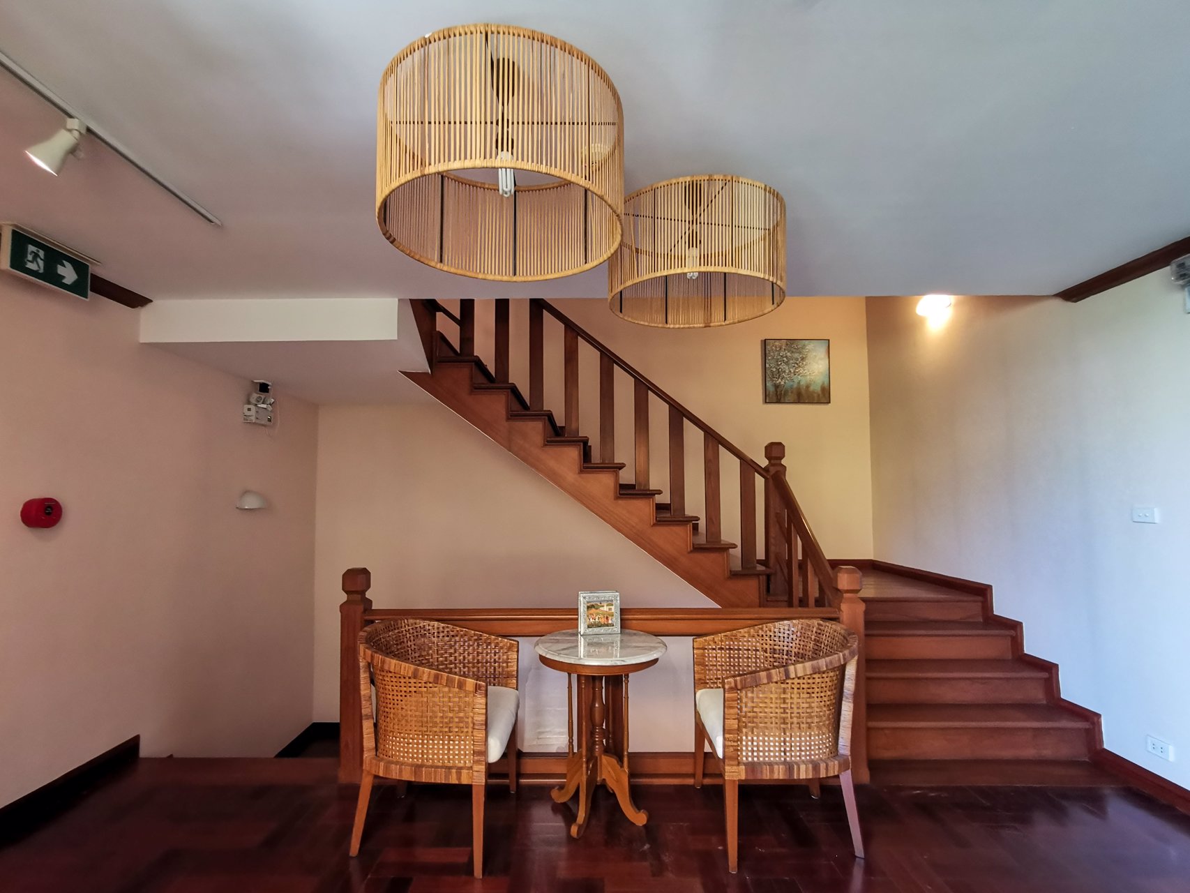 โรงแรมรูมเควสต์ทองหล่อ