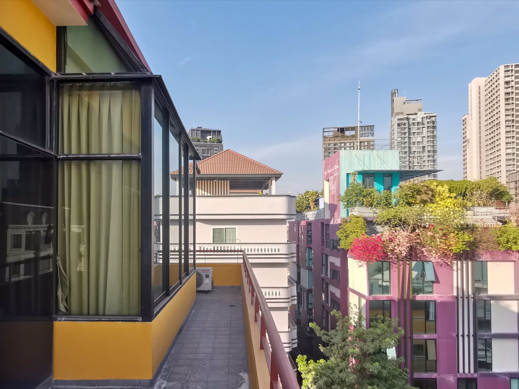 โรงแรมรูมเควสต์ทองหล่อ