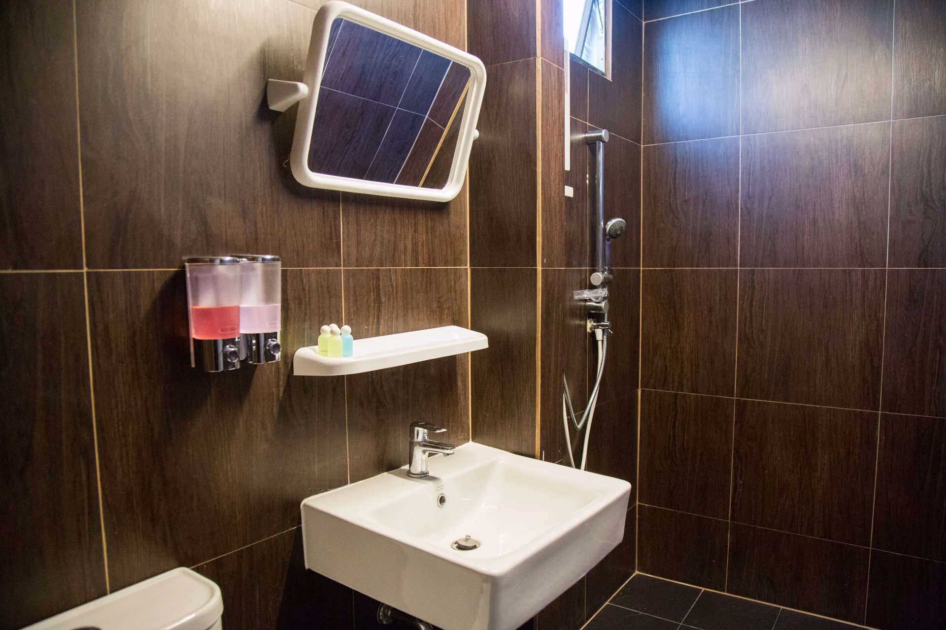 รูมเควสต์-รัชดา-mrt-สุทธิสาร