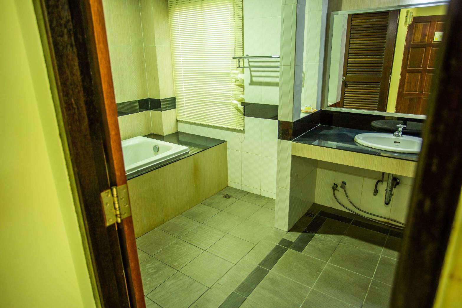 ขายกิจการโรงแรม-พร้อมดำเนินธุรกิจได้ทันที-เป็นโรงแรมระดับ-3-ดาว-โรงแรม-สะอาด-ใหม่-ตกแต่งเฟอร์นิเจอร์