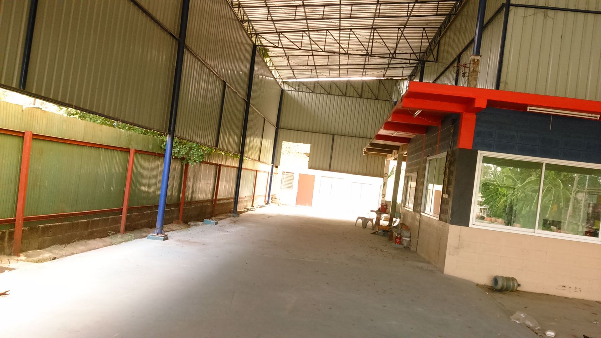 ให้เช่าที่ดินพร้อมสิ่งปลูกสร้าง-ประมาณ1-ไร่-ติดถนนใหญ่ร่มเกล้า-ทางเข้าสนามบินสุวรรณภูมิ-กทม