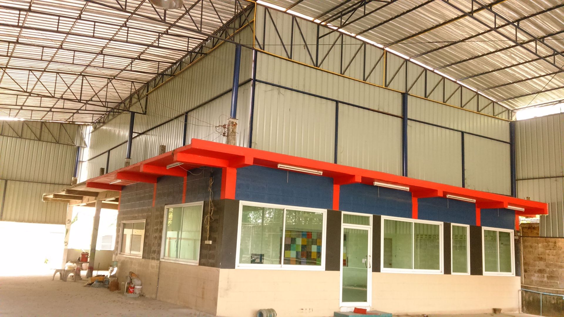 ให้เช่าที่ดินพร้อมสิ่งปลูกสร้าง-ประมาณ1-ไร่-ติดถนนใหญ่ร่มเกล้า-ทางเข้าสนามบินสุวรรณภูมิ-กทม