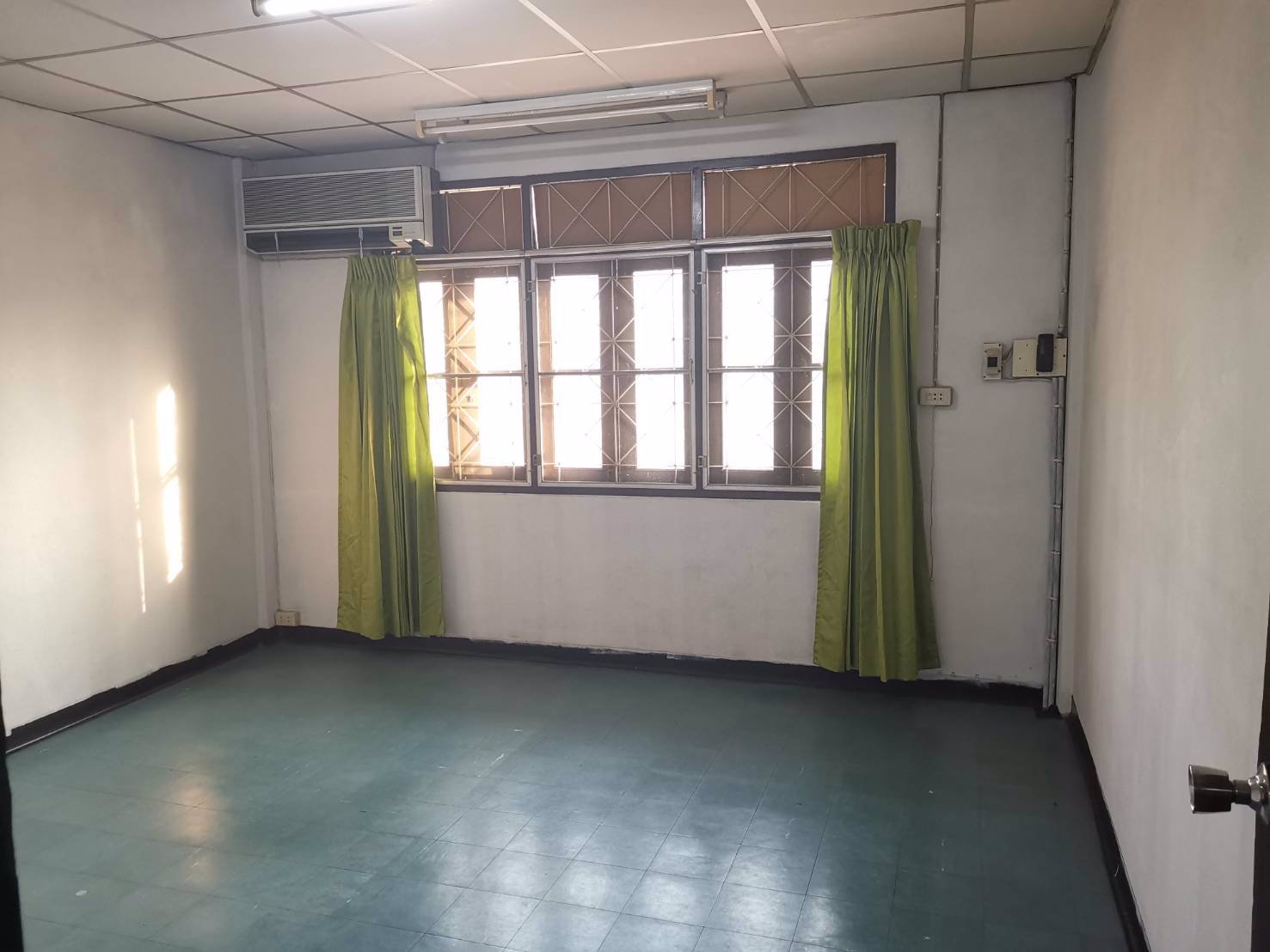 ให้เช่าอาคารพานิชย์-ค้าขายได้-2ชั้น-2-ห้องนอน-1-ห้องน้ำ-พร้อมแอร์-อเมืองนครปฐม