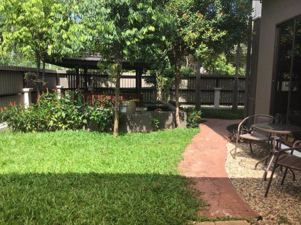 ขายบ้านสวย-พร้อมบ่อปลาและศาลาพักผ่อน-เนื้อที่-171-ตารางวา-ติดถนน-3-ด้าน