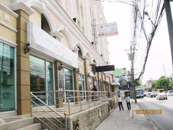 ขายอพาร์ทเมนท์-8-ชั้น-พร้อมชั้นใต้ดิน-จำนวน-168-ห้องพัก-และร้านค้าจำนวน-14-ร้าน-ปากชอลาดพร้าว-46