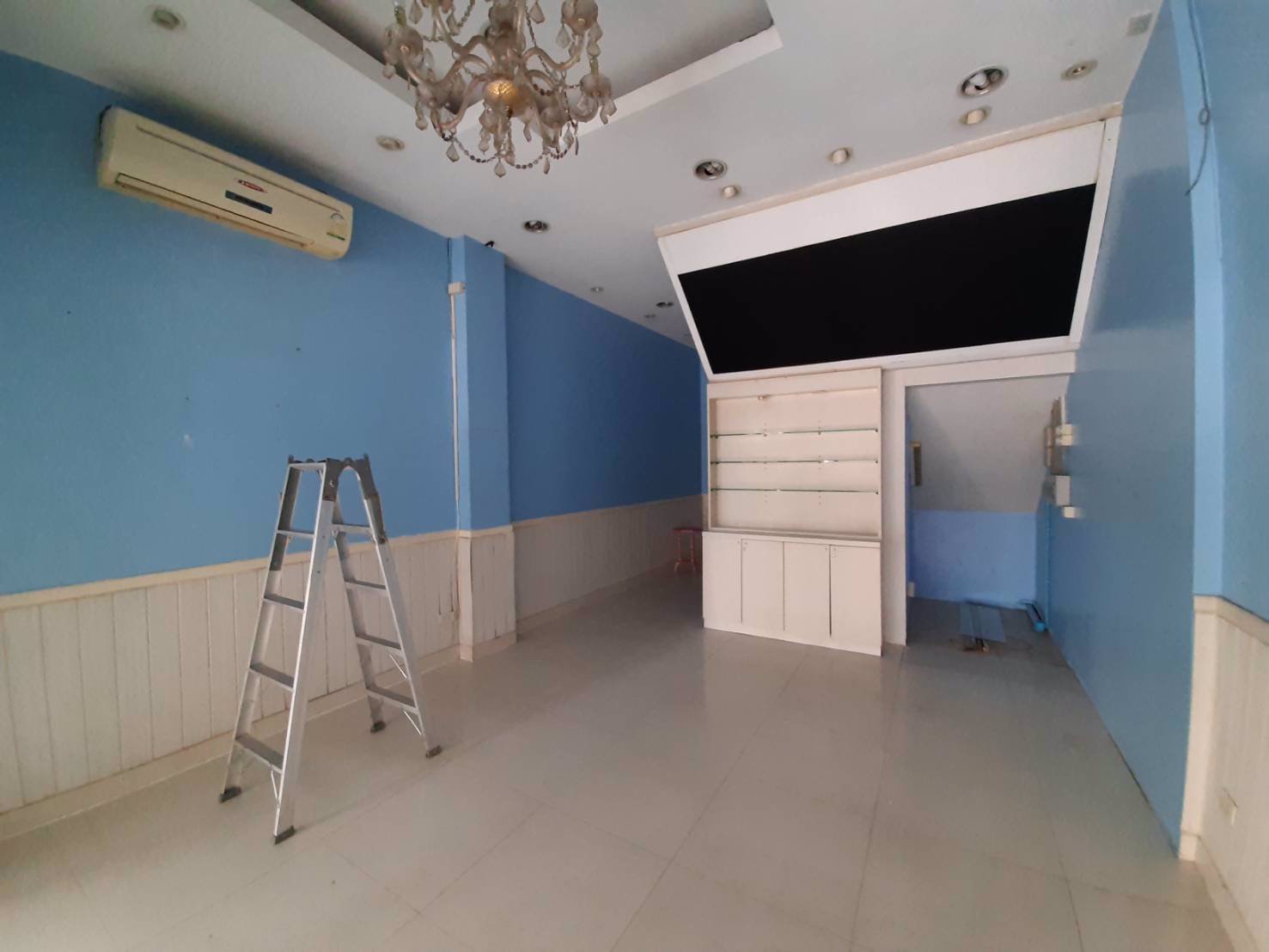 ให้เช่าบ้าน-3-ชั้น-เหมาะค้าขายได้-อยู่อาศัยได้-ใกล้ตลาดและติดคอนโดถนอมมิตร-5-แยกวัชรพล