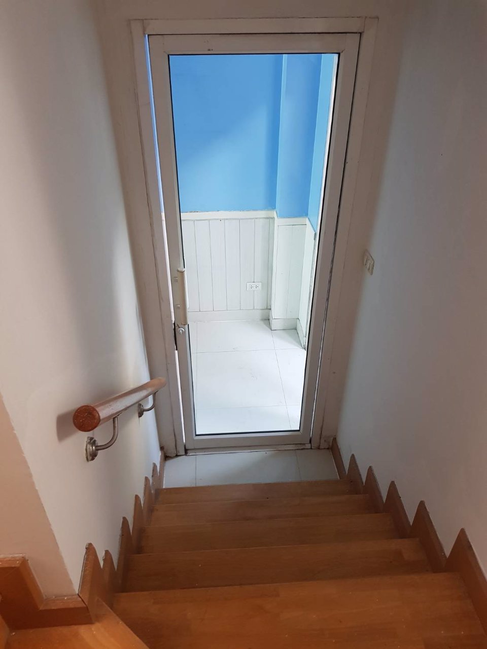 ให้เช่าบ้าน-3-ชั้น-เหมาะค้าขายได้-อยู่อาศัยได้-ใกล้ตลาดและติดคอนโดถนอมมิตร-5-แยกวัชรพล