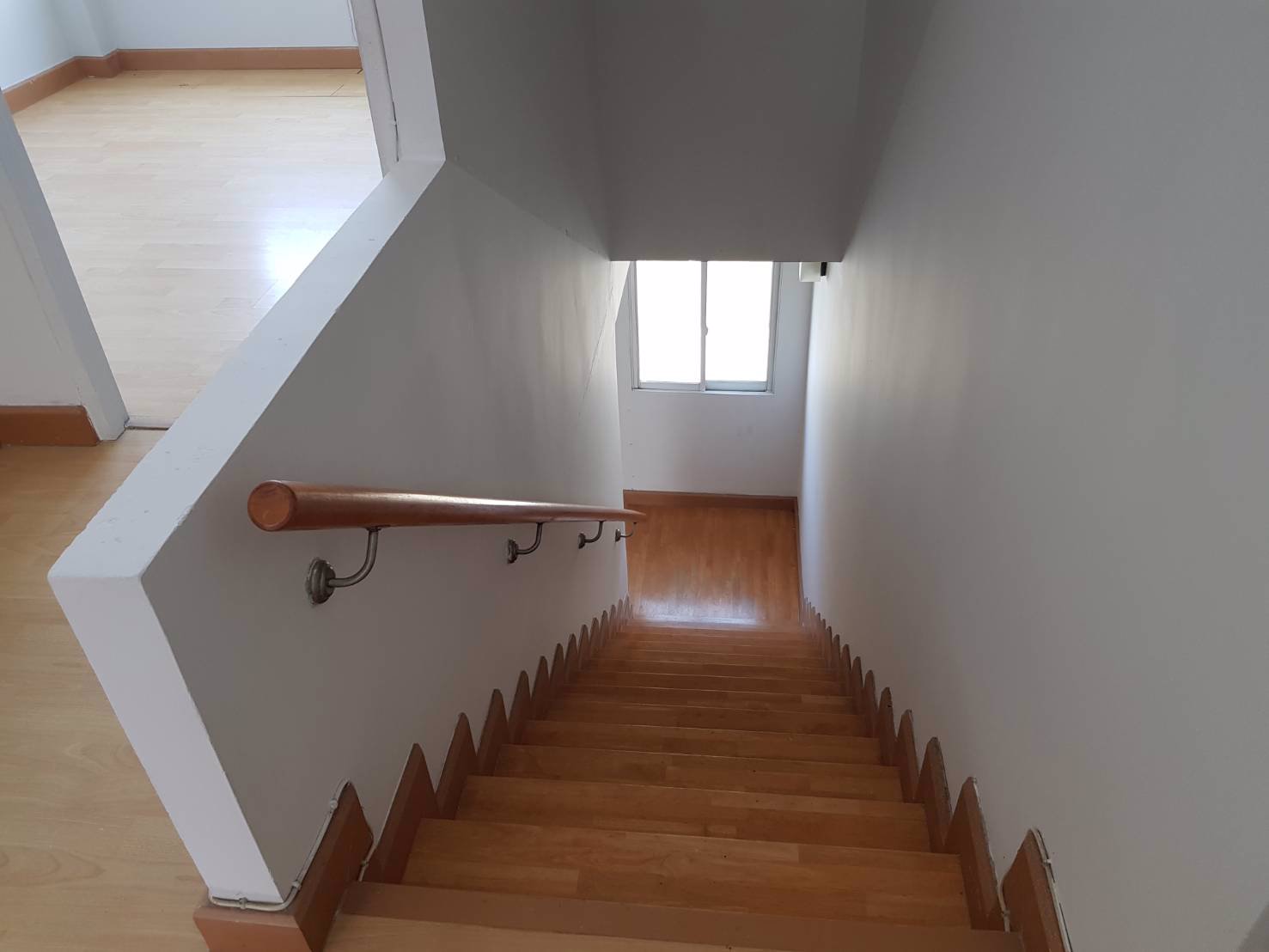 ให้เช่าบ้าน-3-ชั้น-เหมาะค้าขายได้-อยู่อาศัยได้-ใกล้ตลาดและติดคอนโดถนอมมิตร-5-แยกวัชรพล