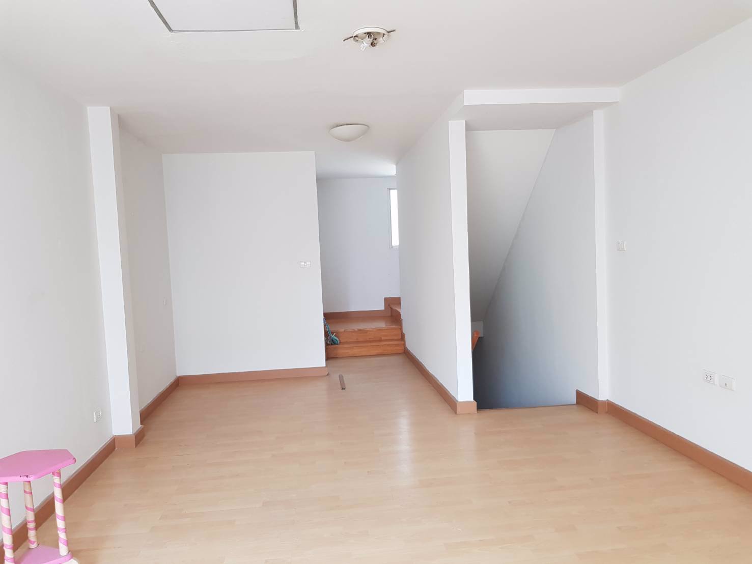 ให้เช่าบ้าน-3-ชั้น-เหมาะค้าขายได้-อยู่อาศัยได้-ใกล้ตลาดและติดคอนโดถนอมมิตร-5-แยกวัชรพล