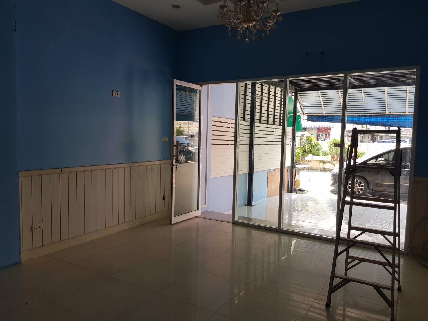 ให้เช่าบ้าน-3-ชั้น-เหมาะค้าขายได้-อยู่อาศัยได้-ใกล้ตลาดและติดคอนโดถนอมมิตร-5-แยกวัชรพล