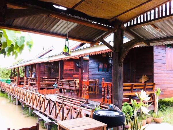 ขายกิจการหอพัก-2-ชั้น-มี-10-ห้อง-และบังกะโลอีก-8-หลัง-พร้อมออฟฟิศอีก-1หลัง-บนเนื้อที่-1ไร่-70ตรว