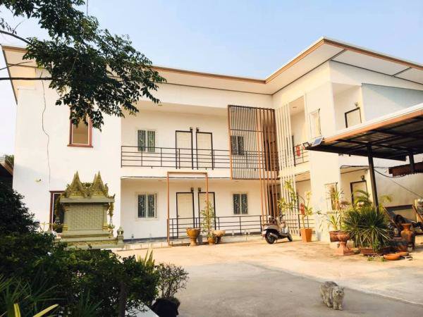 ขายกิจการหอพัก-2-ชั้น-มี-10-ห้อง-และบังกะโลอีก-8-หลัง-พร้อมออฟฟิศอีก-1หลัง-บนเนื้อที่-1ไร่-70ตรว