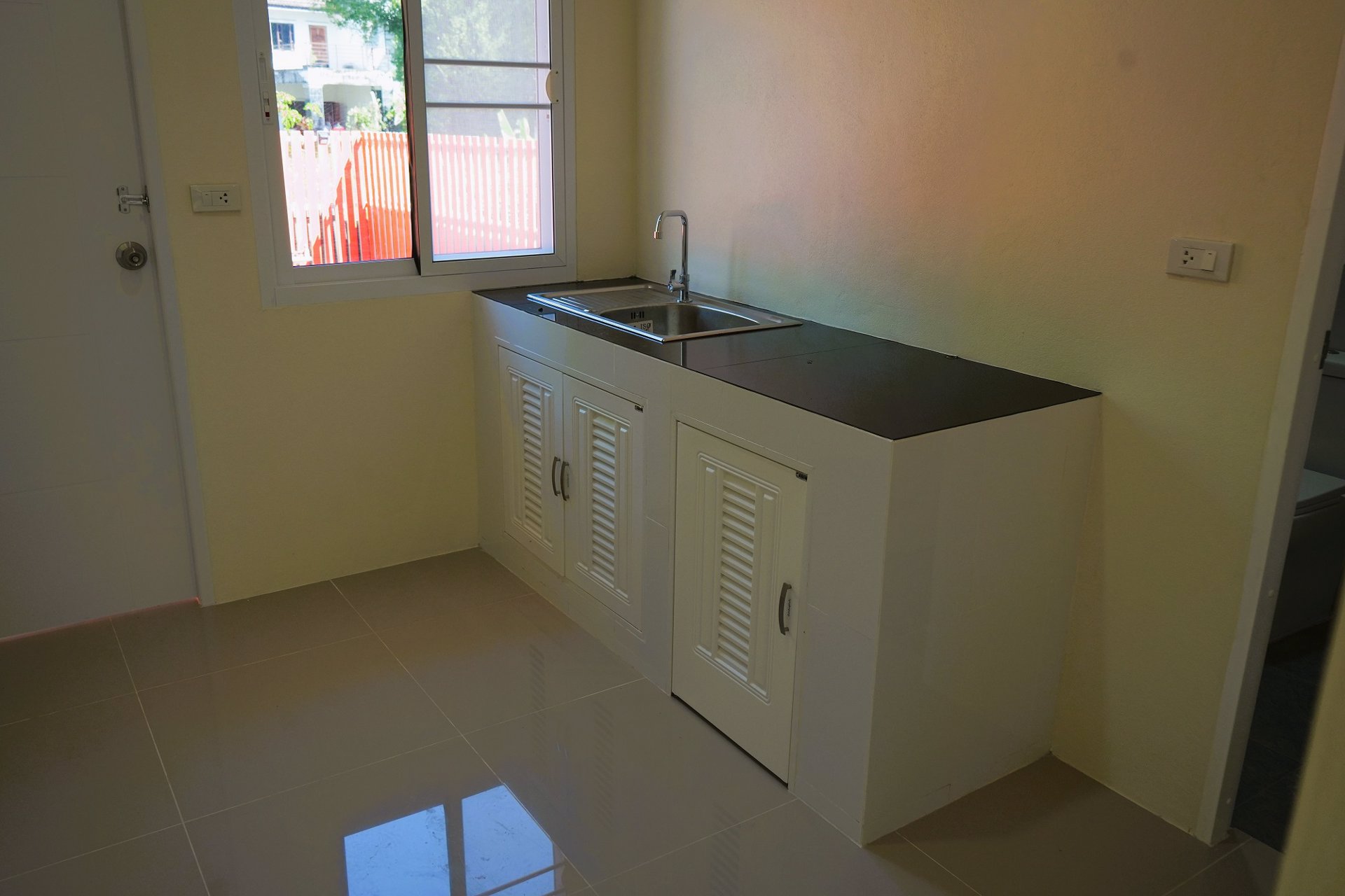 ขายด่วน-อาคารพานิชย์ชั้นเดียวสร้างใหม่-ติดถนนหลัก-อเมือง-จเชียงราย