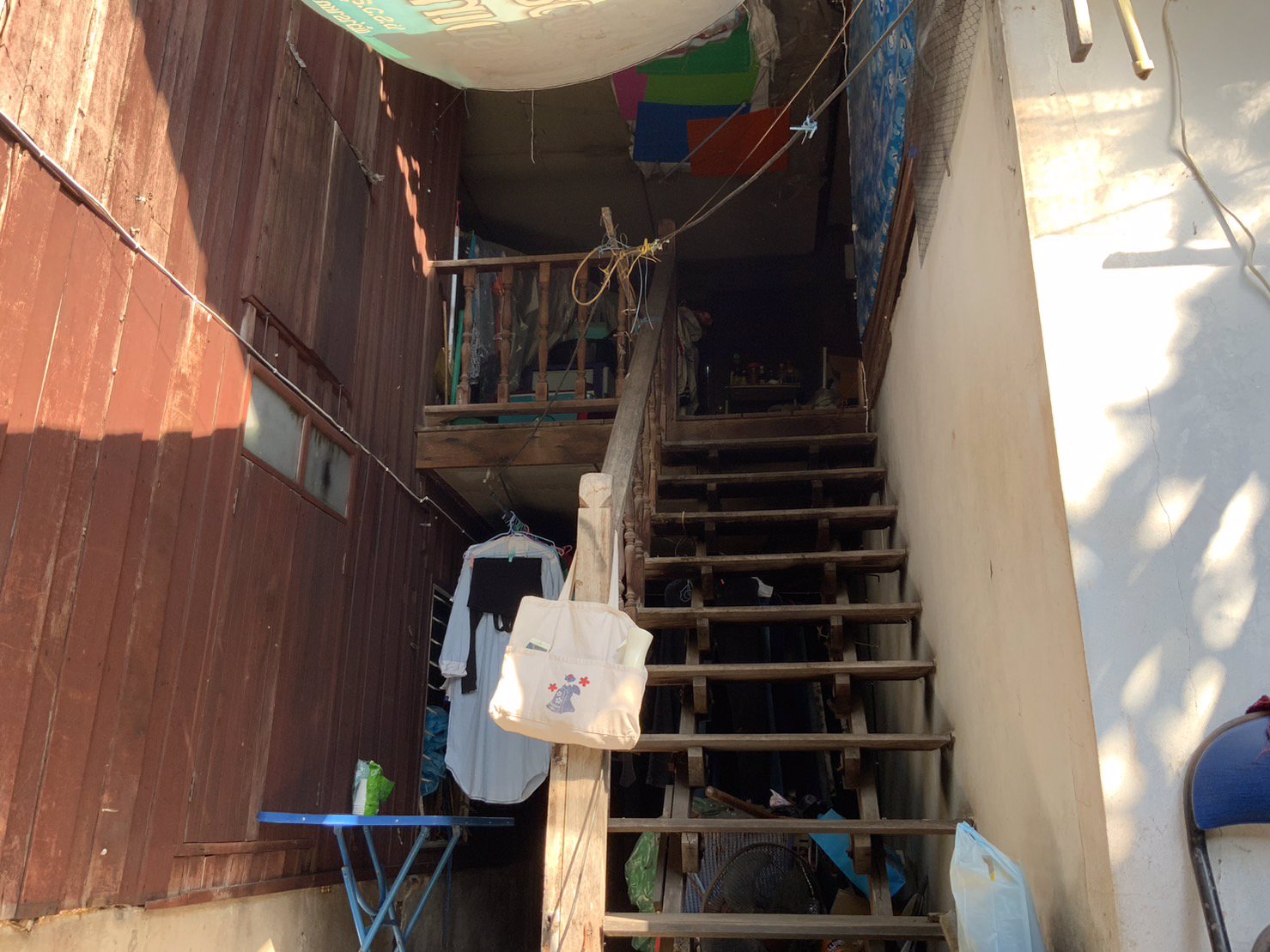 ขายที่ดินขนาด-46-ตรวพร้อมบ้านไม้เก่าตามสภาพ