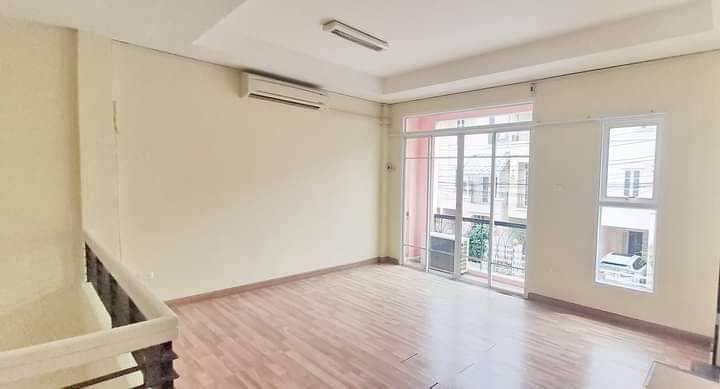 ขายและให้เช่าโฮมออฟฟิศ-3-ชั้นติดถนนใหญ่สายไหม-ทำเลดี-เดินทางสดวก