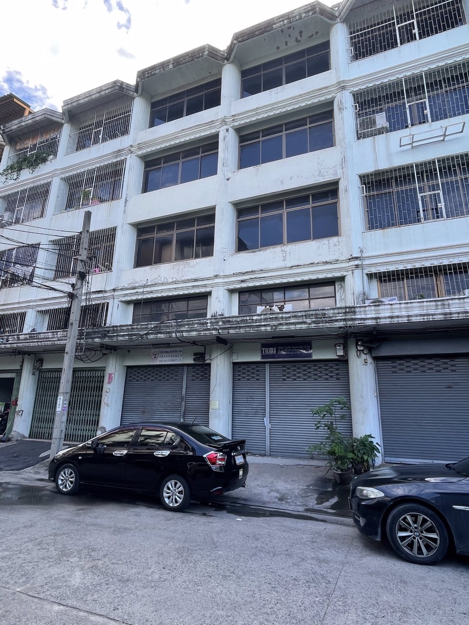 ขายด่วนอาคารพาณิชย์-2-คูหาทำเลทองติดถนนเอกชัย-วงแหวน-ติด4แยก