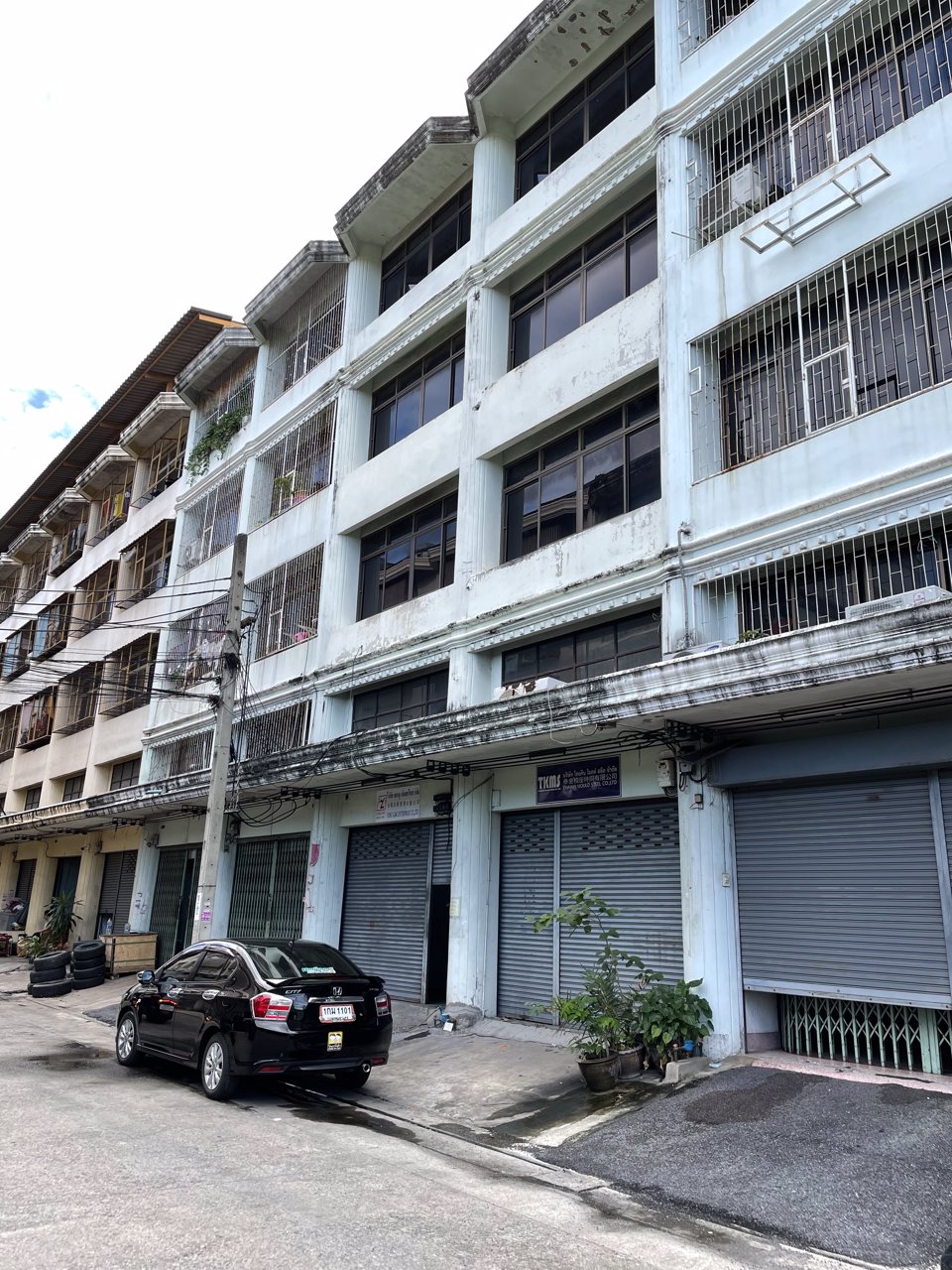 ขายด่วนอาคารพาณิชย์-2-คูหาทำเลทองติดถนนเอกชัย-วงแหวน-ติด4แยก